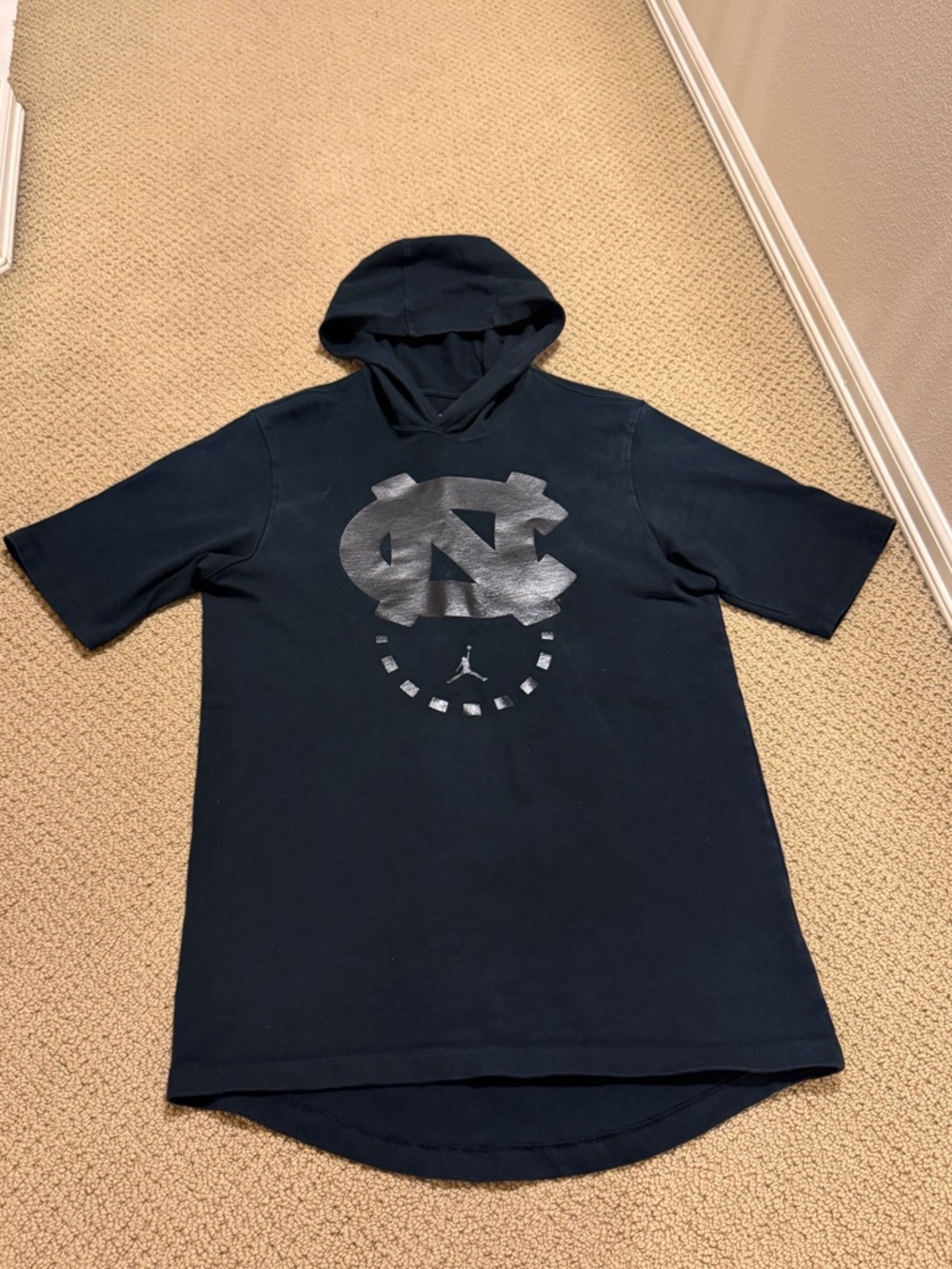 Air Jordan UNC North Carolina Tar Heels Short Sleeve Hoodie (Men’s Medium)